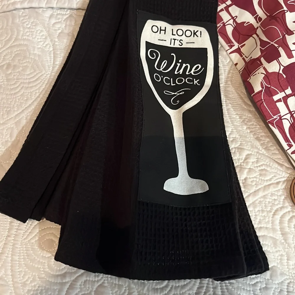 Demdaco Kitchen‎ Boa “OH LOOK, IT’S WINE O’CLOCK”, NWT